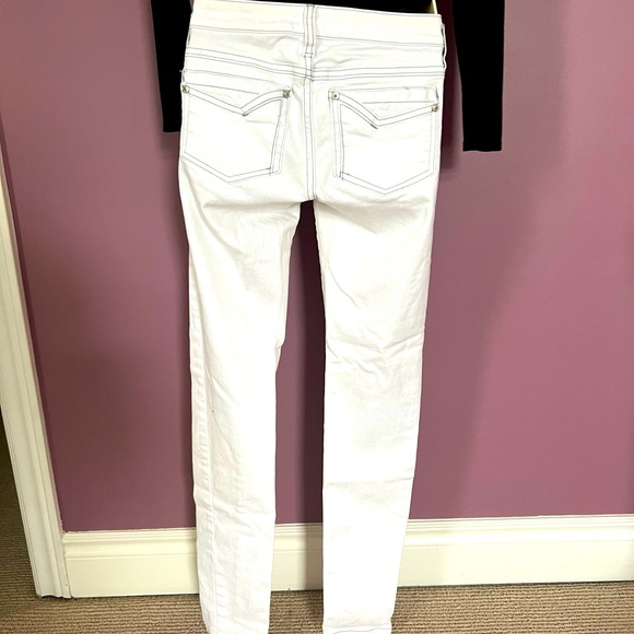 White Guess Jeans - Picture 3 of 3